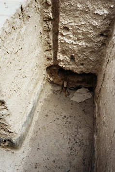 Vorschaubild Mari (Syrien), Raum 65, mit Asphalt ausgekleidetes Bad